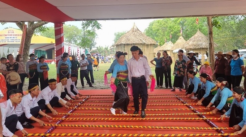 Trình diễn các di sản văn hoá phi vật thể tiêu biểu ở huyện Thọ Xuân Trình diễn các di sản văn hoá phi vật thể tiêu biểu ở huyện Thọ Xuân