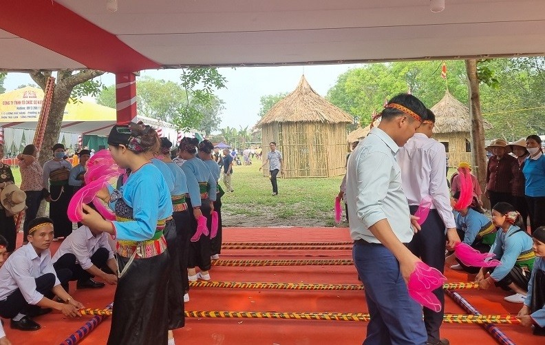 Trình diễn các di sản văn hoá phi vật thể tiêu biểu ở huyện Thọ Xuân Trình diễn các di sản văn hoá phi vật thể tiêu biểu ở huyện Thọ Xuân