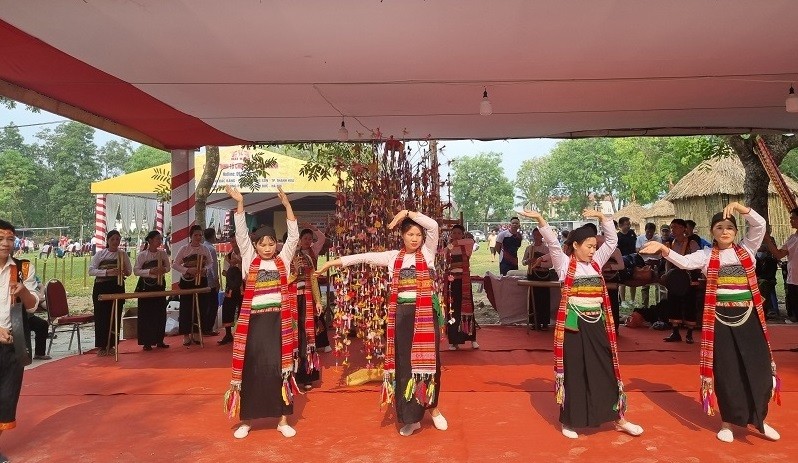 Trình diễn các di sản văn hoá phi vật thể tiêu biểu ở huyện Thọ Xuân Trình diễn các di sản văn hoá phi vật thể tiêu biểu ở huyện Thọ Xuân