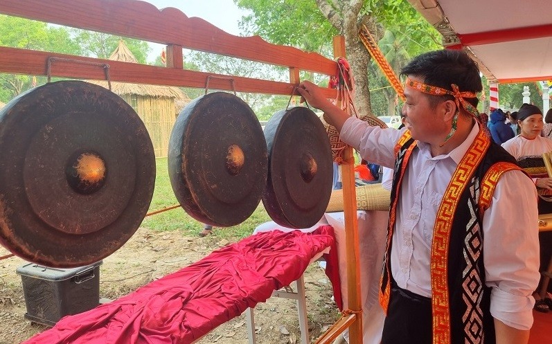 Trình diễn các di sản văn hoá phi vật thể tiêu biểu ở huyện Thọ Xuân Trình diễn các di sản văn hoá phi vật thể tiêu biểu ở huyện Thọ Xuân