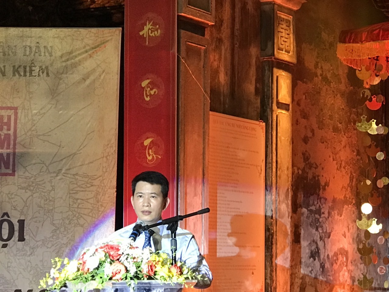 Ông Phạm Tuấn Long -Phó Bí thư, Chủ tịch UBND quận Hoàn Kiếm phát biểu khai mạc lễ hội