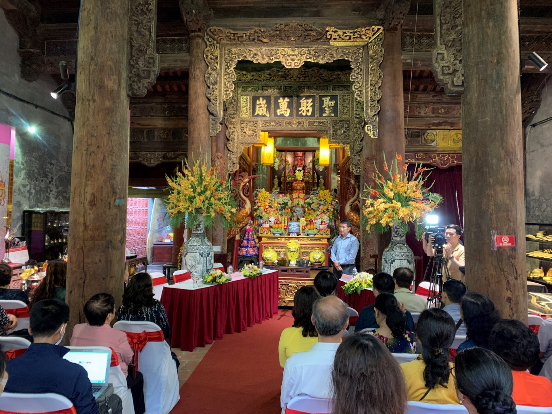 Chủ tịch UBND quận Hoàn Kiếm Phạm Tuấn Long phát biểu khai mạc tọa đàm. Ảnh: Linh Tâm Chủ tịch UBND quận Hoàn Kiếm Phạm Tuấn Long phát biểu khai mạc tọa đàm. Ảnh: Linh Tâm