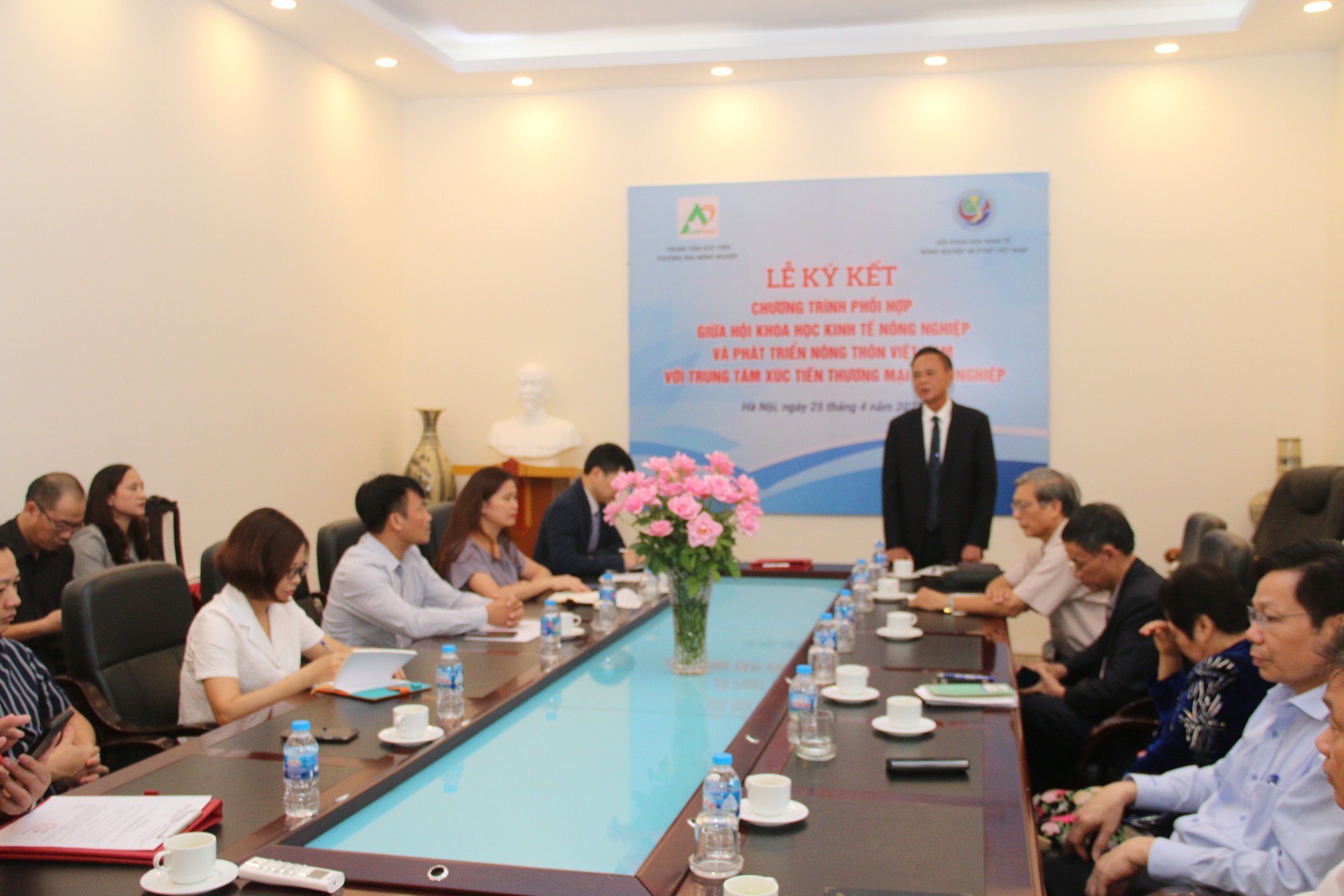 Tổng quan lễ ký kết hợp tác Tổng quan lễ ký kết hợp tác