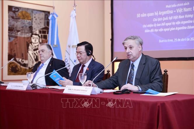Giám đốc Học viện ngoại giao Argentina Eduardo Lionel Demayo phát biểu. Ảnh: Doãn Tấn/TTXVN