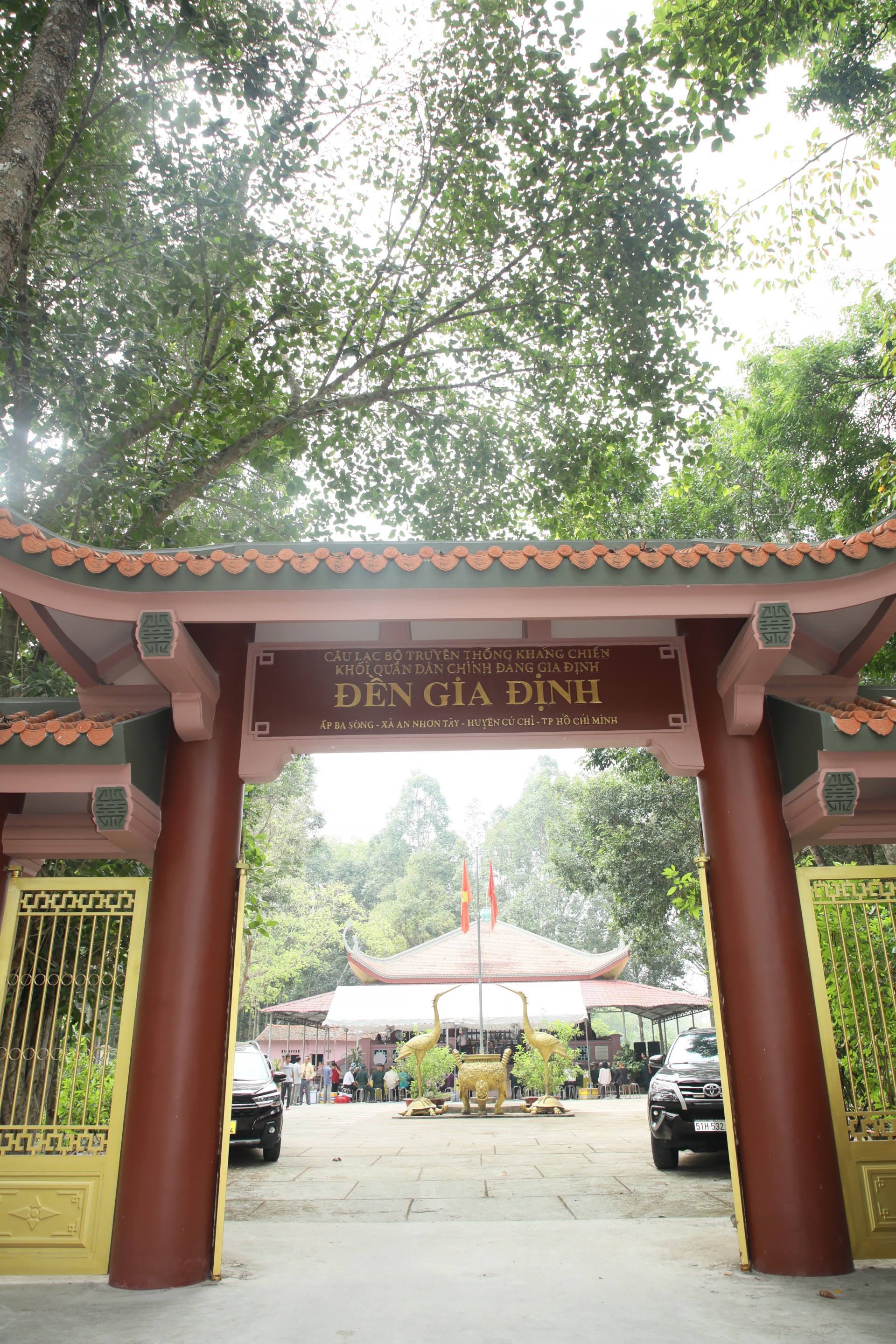 Lễ dâng hương tưởng niệm tại Đền Gia Định nhân Ngày Giải phóng miền Nam Lễ dâng hương tưởng niệm tại Đền Gia Định nhân Ngày Giải phóng miền Nam