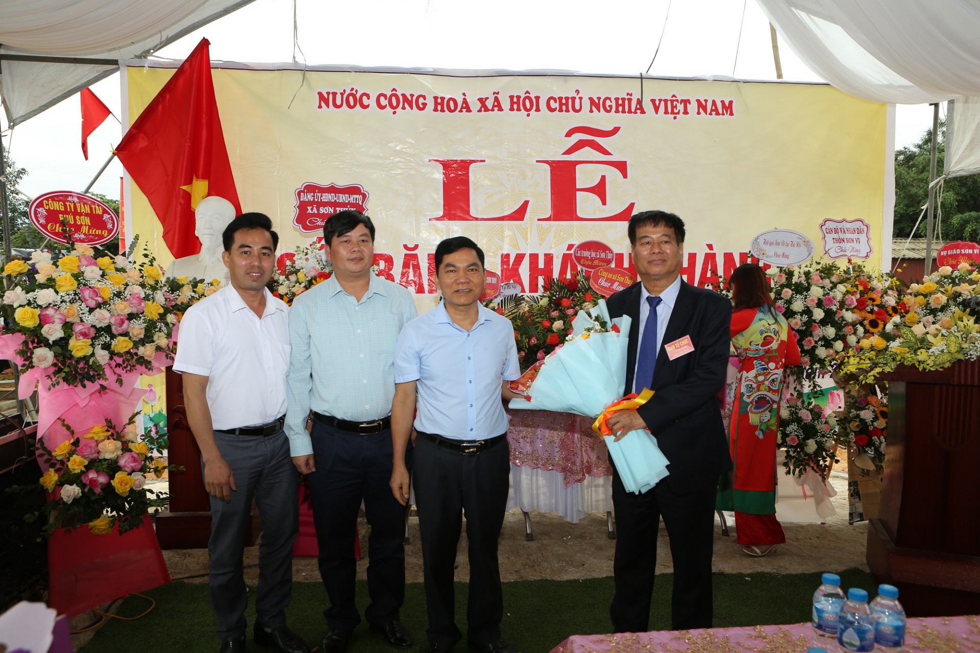 Xã Sơn Thuỷ, huyện Thanh Thuỷ, tỉnh Phú Thọ: Long trọng tổ chức lễ khánh thành cổng làng Sơn Vi Xã Sơn Thuỷ, huyện Thanh Thuỷ, tỉnh Phú Thọ: Long trọng tổ chức lễ khánh thành cổng làng Sơn Vi