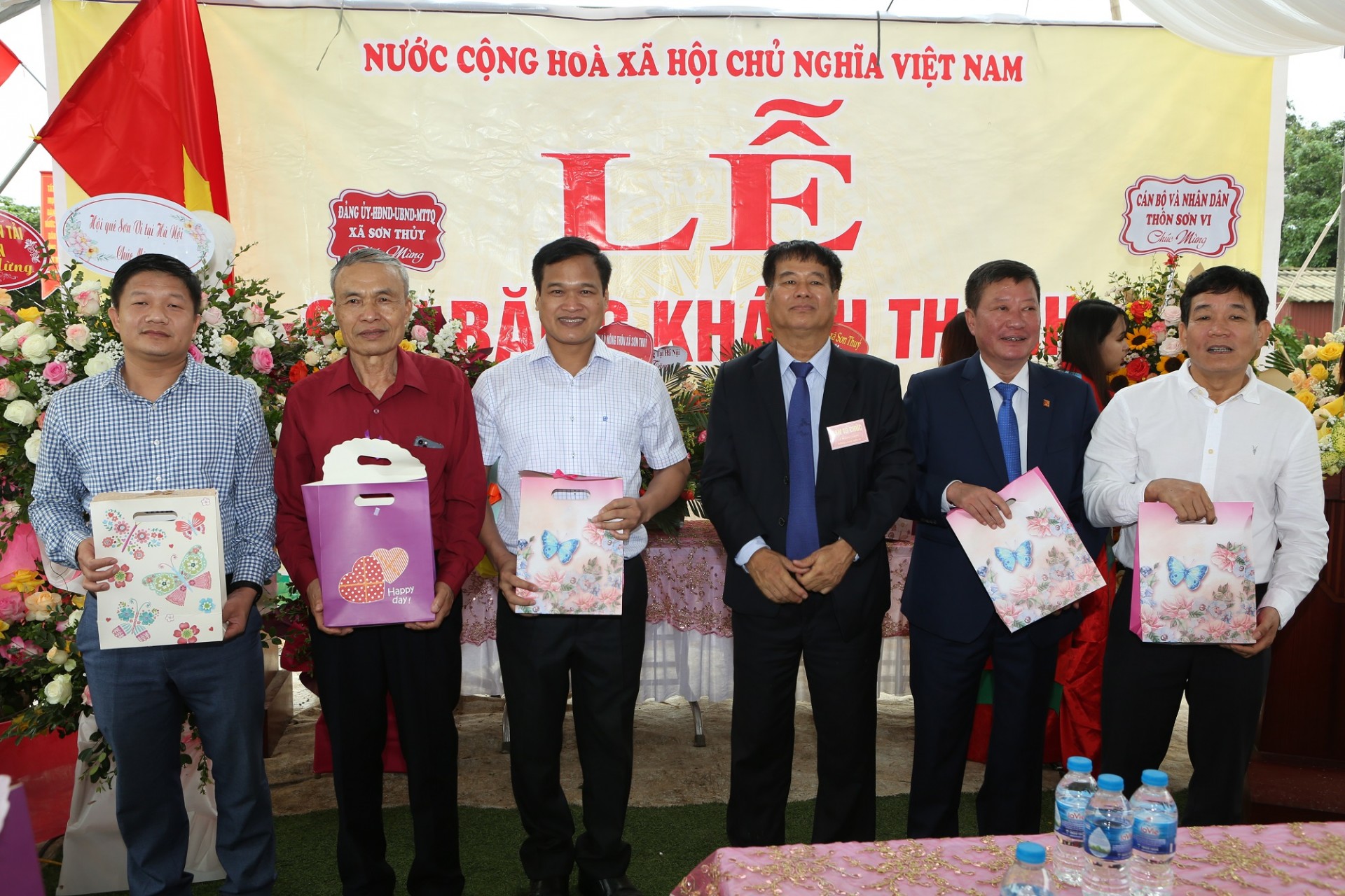 Xã Sơn Thuỷ, huyện Thanh Thuỷ, tỉnh Phú Thọ: Long trọng tổ chức lễ khánh thành cổng làng Sơn Vi Xã Sơn Thuỷ, huyện Thanh Thuỷ, tỉnh Phú Thọ: Long trọng tổ chức lễ khánh thành cổng làng Sơn Vi