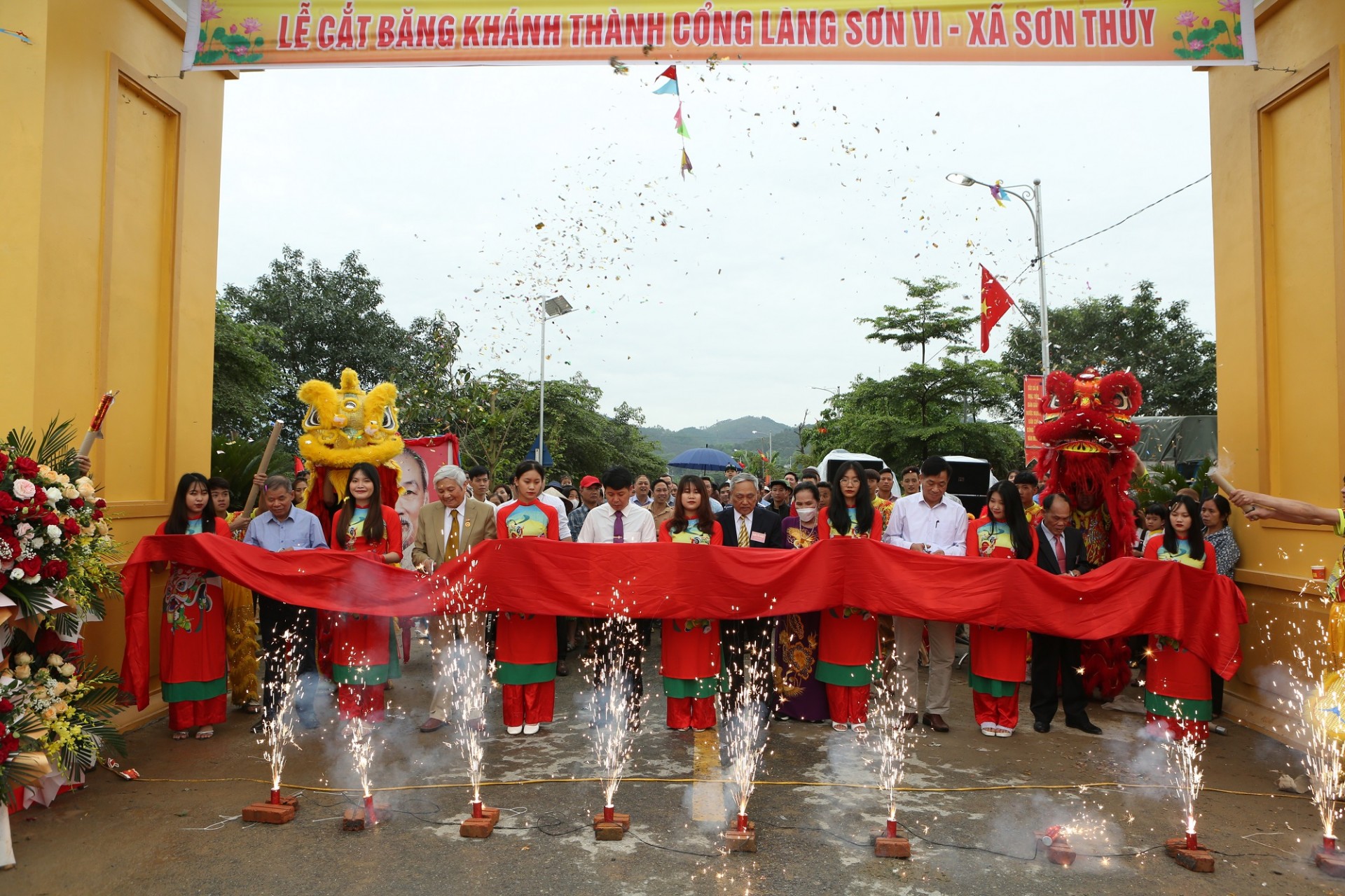 Xã Sơn Thuỷ, huyện Thanh Thuỷ, tỉnh Phú Thọ: Long trọng tổ chức lễ khánh thành cổng làng Sơn Vi Xã Sơn Thuỷ, huyện Thanh Thuỷ, tỉnh Phú Thọ: Long trọng tổ chức lễ khánh thành cổng làng Sơn Vi