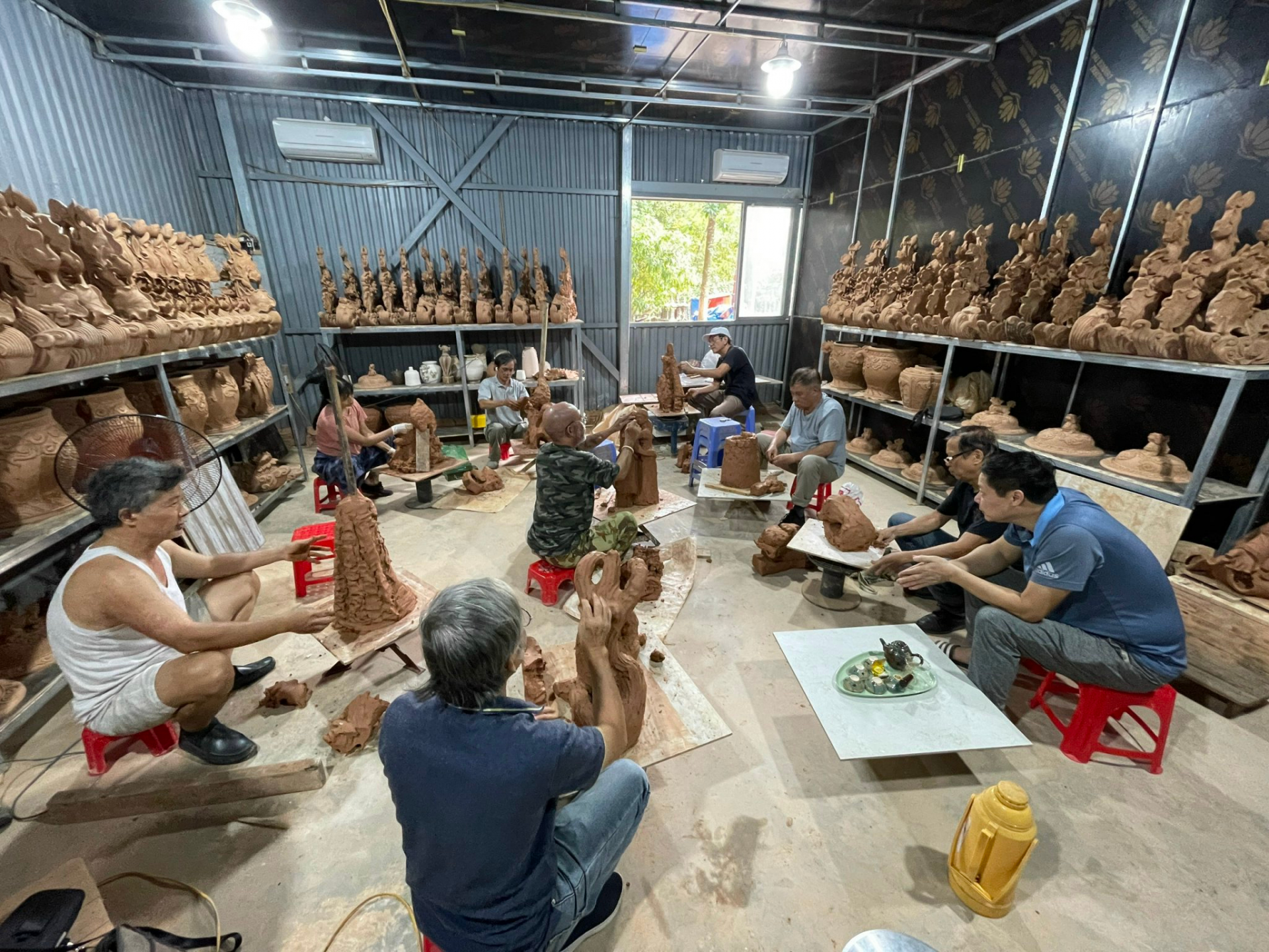 Kiến trúc sư tâm huyết với dòng gốm Âu Lạc Kiến trúc sư tâm huyết với dòng gốm Âu Lạc
