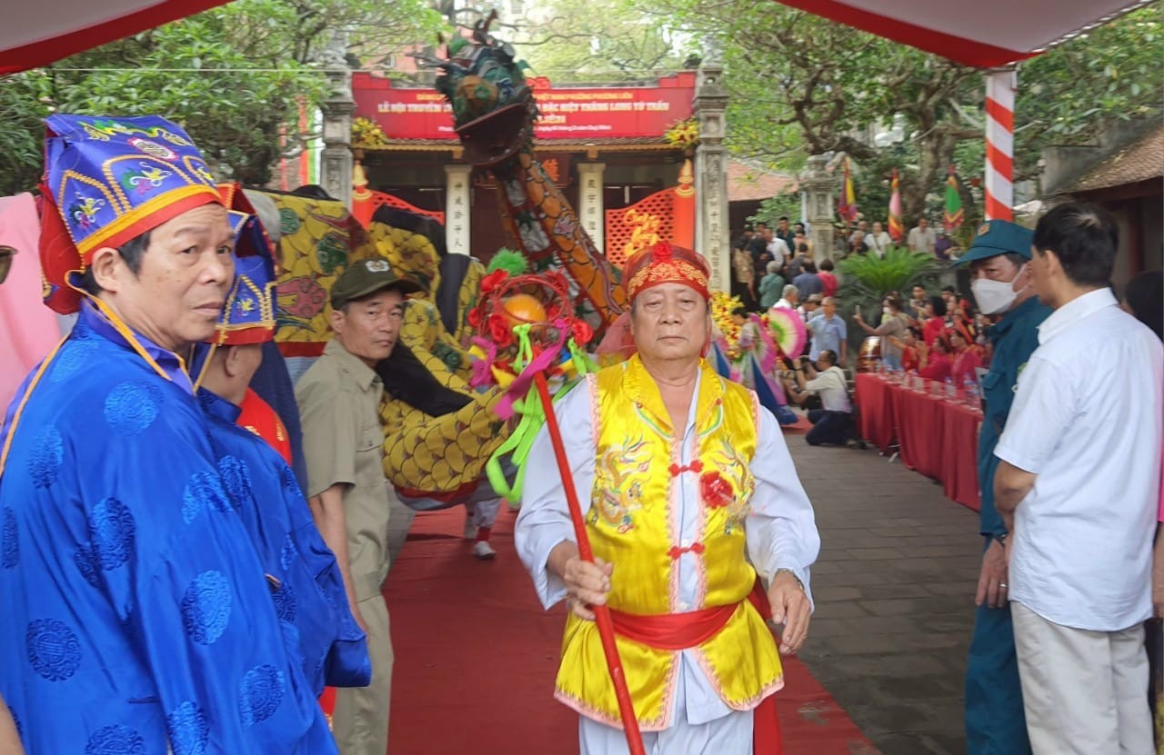 Độc đáo khai hội đền Kim Liên Độc đáo khai hội đền Kim Liên