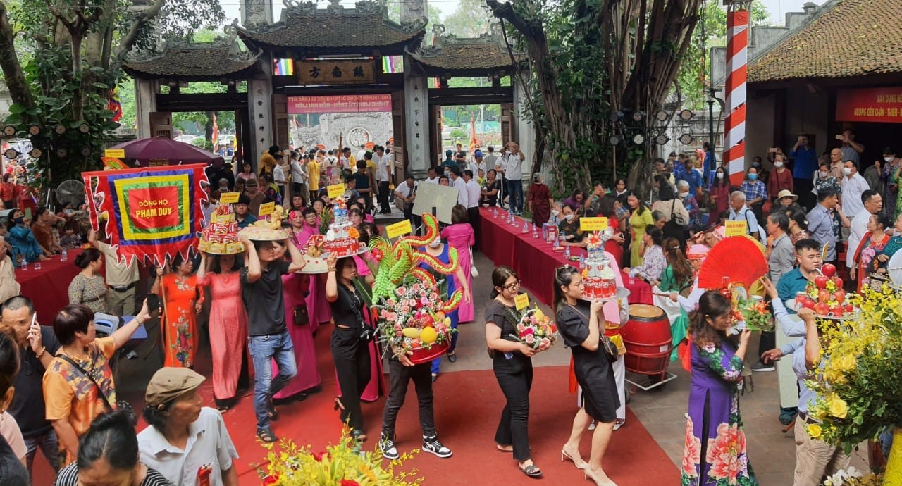 Độc đáo khai hội đền Kim Liên Độc đáo khai hội đền Kim Liên