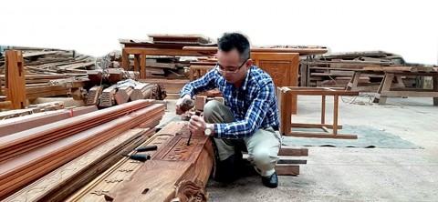 Giám đốc đam mê điêu khắc gỗ mỹ nghệ