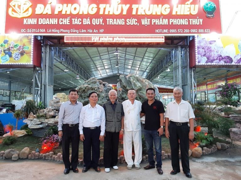 Nghệ nhân Hải Phòng thổi hồn vào đá Nghệ nhân Hải Phòng thổi hồn vào đá