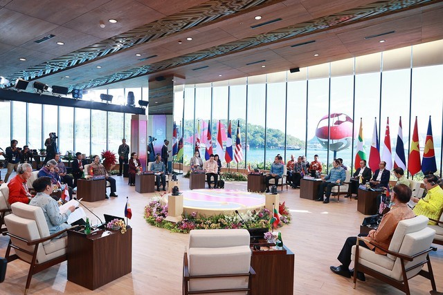 Thủ tướng nhấn mạnh yêu cầu đặt ra cho ASEAN là thích ứng năng động và tăng cường sức mạnh tự thân để khẳng định giá trị chiến lược - Ảnh: VGP/Nhật Bắc Thủ tướng nhấn mạnh yêu cầu đặt ra cho ASEAN là thích ứng năng động và tăng cường sức mạnh tự thân để khẳng định giá trị chiến lược - Ảnh: VGP/Nhật Bắc