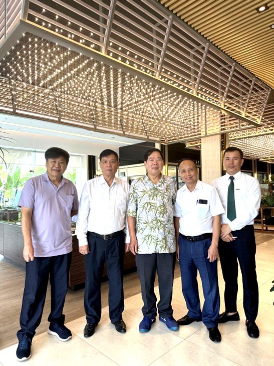 Đoàn công tác của Tạp chí Làng nghề Việt Nam chụp ảnh lưu niệm tại Quảng Ninh Đoàn công tác của Tạp chí Làng nghề Việt Nam chụp ảnh lưu niệm tại Quảng Ninh