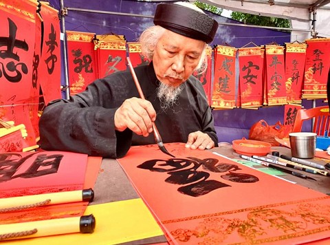 nha thu phap thoi hon cho tung con chu