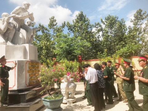 Lễ dâng hương tưởng niệm 582 liệt sĩ thuộc Tiểu đoàn 28 Đặc công
