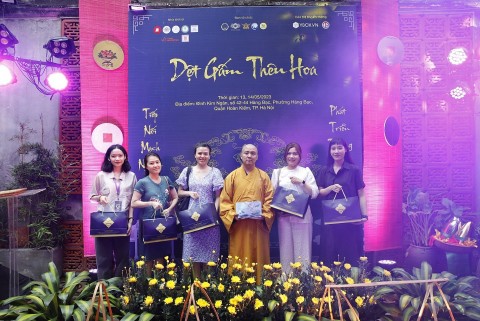 Quận Hoàn Kiếm Khai mạc Triển lãm Dệt gấm thêu hoa