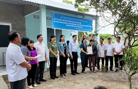 Phụ nữ thị xã Chơn Thành đẩy mạnh phong trào xây tặng "Mái ấm tình thương"