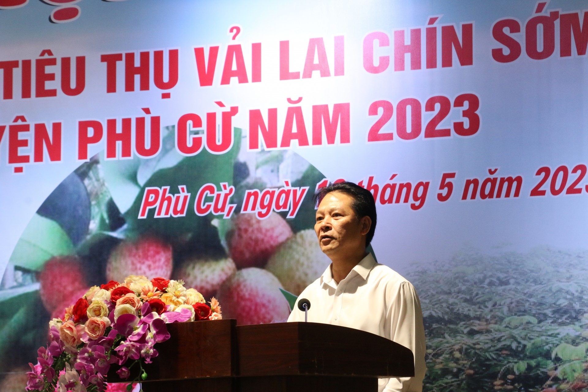 Ông Nguyễn Văn Thơ - Giám đốc Sở Công Thương tỉnh Hưng Yên phát biểu tại Hội nghị kết nối tiêu thụ vải lai chín sớm Phù Cừ 2023. Ông Nguyễn Văn Thơ - Giám đốc Sở Công Thương tỉnh Hưng Yên phát biểu tại Hội nghị kết nối tiêu thụ vải lai chín sớm Phù Cừ 2023.