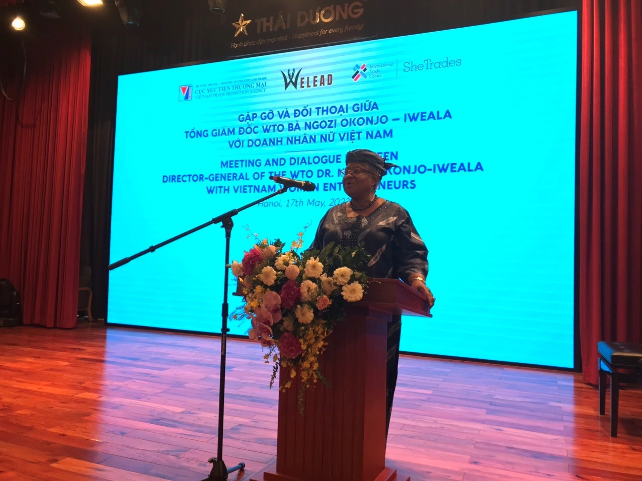 Tổng Giám đốc WTO Ngozi Okonzio Iweala  gặp gỡ và đối thoại với  hơn 50 nữ doanh nhân Việt