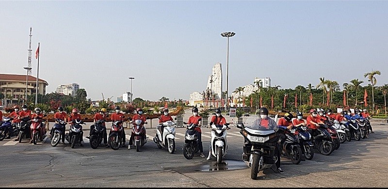 Diễu hành tuyên truyền nâng cao sức khỏe sinh sinh sản cho các đoàn viên, thanh niên Diễu hành tuyên truyền nâng cao sức khỏe sinh sinh sản cho các đoàn viên, thanh niên