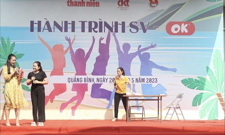 Tiết mục dự thi Hội thi sân khấu của đội Thành đoàn Đồng Hới với tên đội là “Ngọn lửa xanh”, tên tiểu phẩm “Thị Mầu ngày nay” Tiết mục dự thi Hội thi sân khấu của đội Thành đoàn Đồng Hới với tên đội là “Ngọn lửa xanh”, tên tiểu phẩm “Thị Mầu ngày nay”