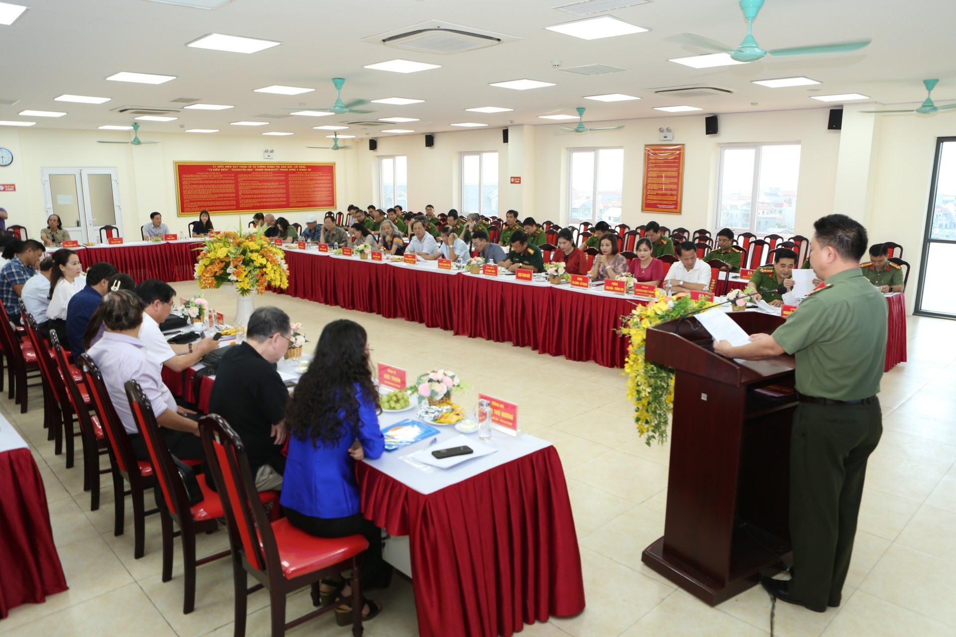 Hội nghị sơ kết 01 tháng triển khai cuộc thi sáng tác ca khúc chủ đề “Công an quận Bắc Từ Liêm - Những mùa hoa chiến công” Hội nghị sơ kết 01 tháng triển khai cuộc thi sáng tác ca khúc chủ đề “Công an quận Bắc Từ Liêm - Những mùa hoa chiến công”