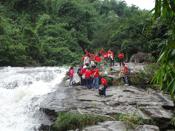 Khách du lịch khám phá tại Khu BTTN Xuân Liên. Khách du lịch khám phá tại Khu BTTN Xuân Liên.