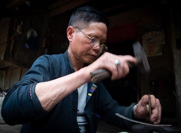 Nghề chạm bạc của người Nùng Hà Giang