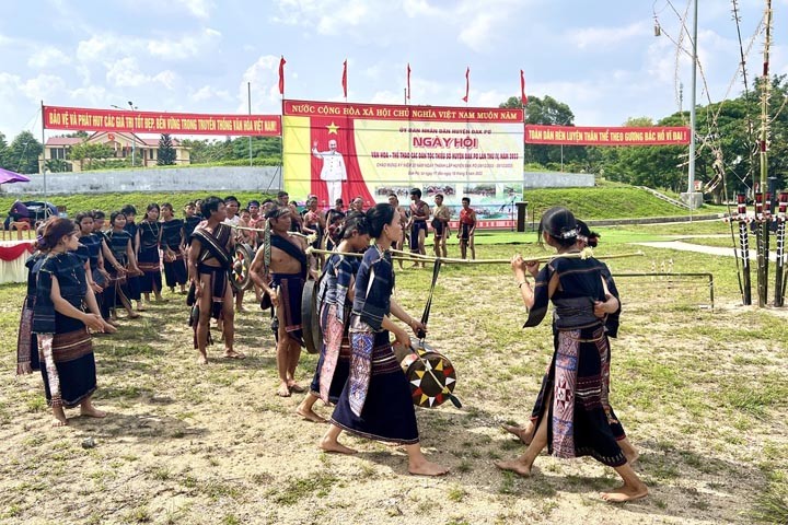 Ngày hội Văn hóa - Thể thao các DTTS huyện Đak Pơ đã thu hút hơn 400 nghệ nhân tham gia trình diễn