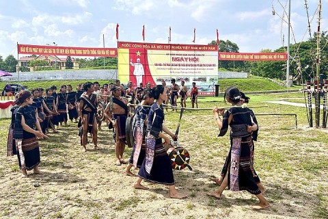 hon 400 nghe nhan tham gia ngay hoi van hoa the thao cac dan toc thieu so huyen dak po