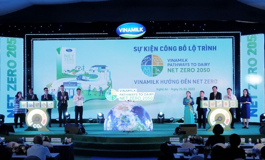 VINAMILK CÔNG BỐ LỘ TRÌNH TỚI NET ZERO 2050 VÀ NHÀ MÁY, TRANG TRẠI ĐẠT TRUNG HÒA CARBON ĐẦU TIÊN VINAMILK CÔNG BỐ LỘ TRÌNH TỚI NET ZERO 2050 VÀ NHÀ MÁY, TRANG TRẠI ĐẠT TRUNG HÒA CARBON ĐẦU TIÊN