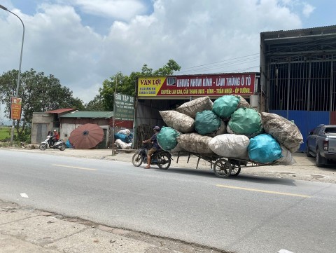 Nhiều nguy hiểm tiềm ẩn ở làng nghề thu gom, tái chế phế liệu Xà Cầu