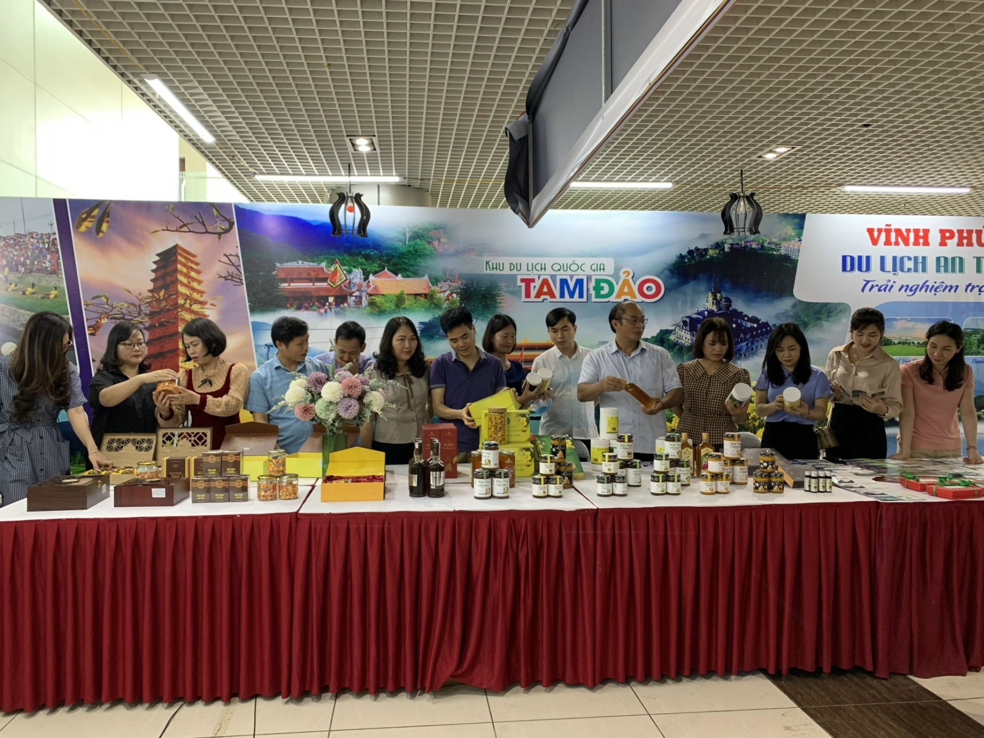 Trung tâm Xúc tiến Du lịch Vĩnh Phúc quảng bá sản phẩm OCOP tại Hội chợ Trung tâm Xúc tiến Du lịch Vĩnh Phúc quảng bá sản phẩm OCOP tại Hội chợ