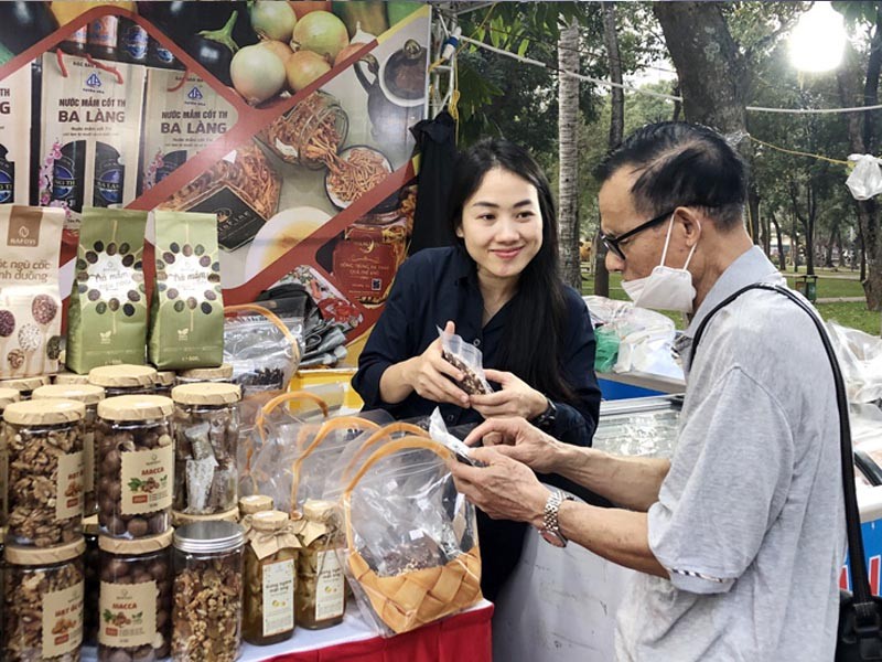 Hội chợ hàng Việt tại Công viên Thống Nhất (quận Hai Bà Trưng) Hội chợ hàng Việt tại Công viên Thống Nhất (quận Hai Bà Trưng)