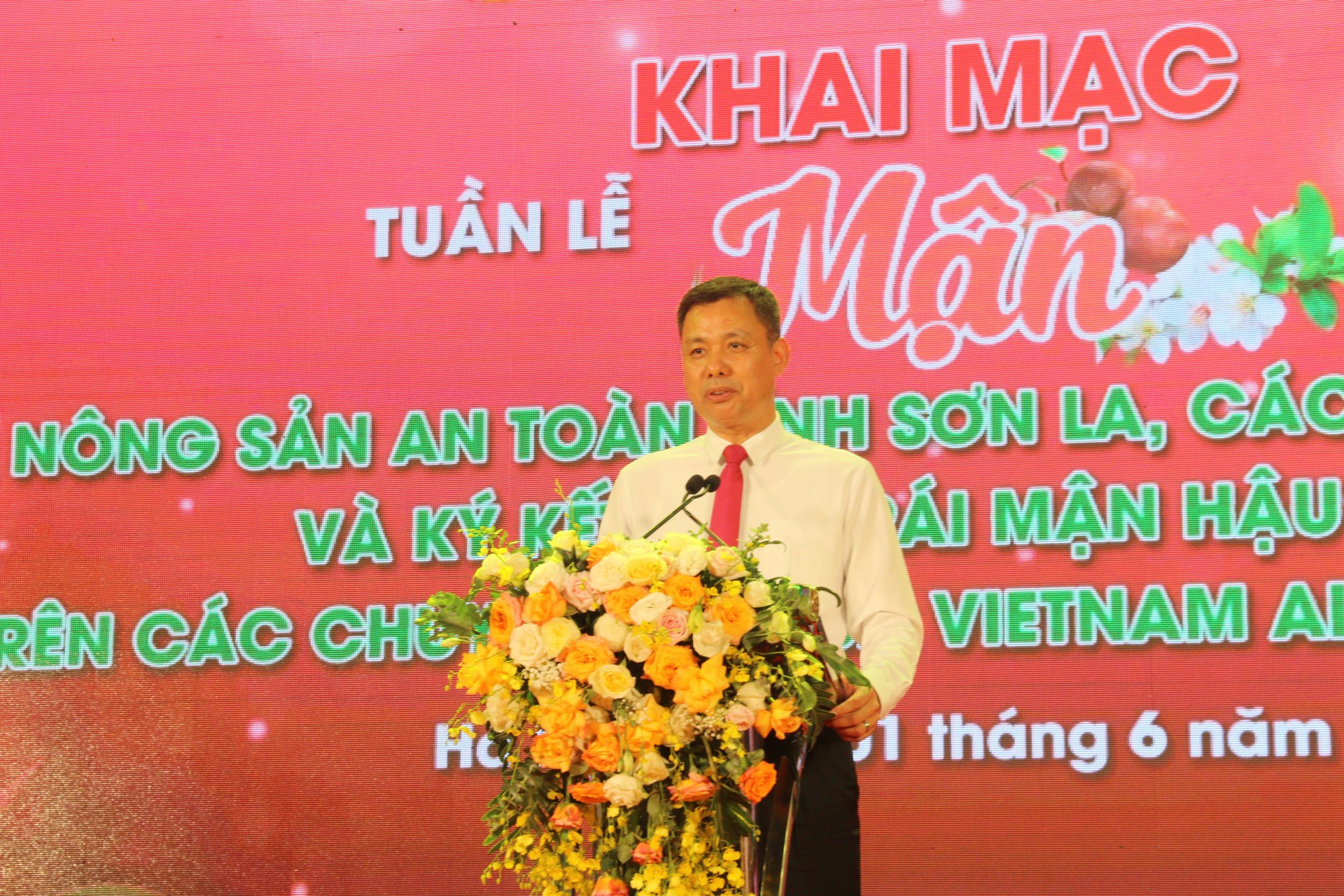 Ông Nguyễn Thành Công - Phó Chủ tịch UBND tỉnh Sơn La cho biết :  Khai mạc Tuần lễ Mận và nông sản an toàn tỉnh Sơn La và các tỉnh, thành phố năm 2023