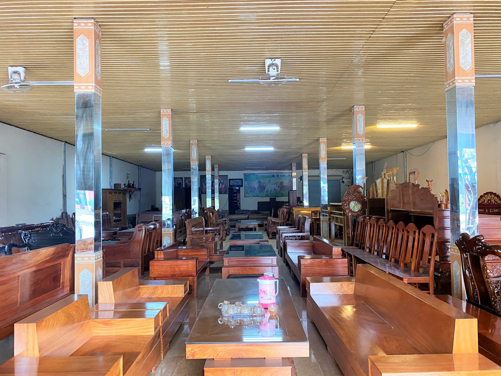 Một số loại nội thất theo phong cách tối giản ở làng mộc Thái Yên. Một số loại nội thất theo phong cách tối giản ở làng mộc Thái Yên.