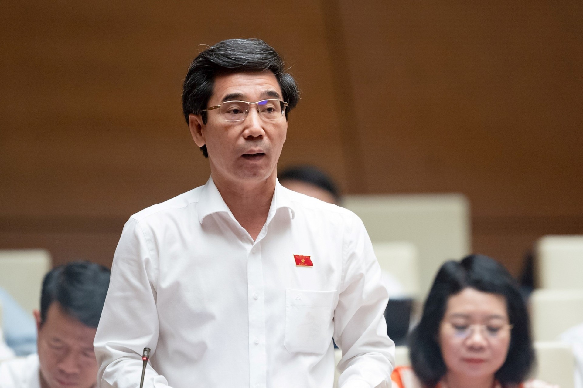 Đại biểu Trần Chí Cường (Đoàn Đà Nẵng) chất vấn.