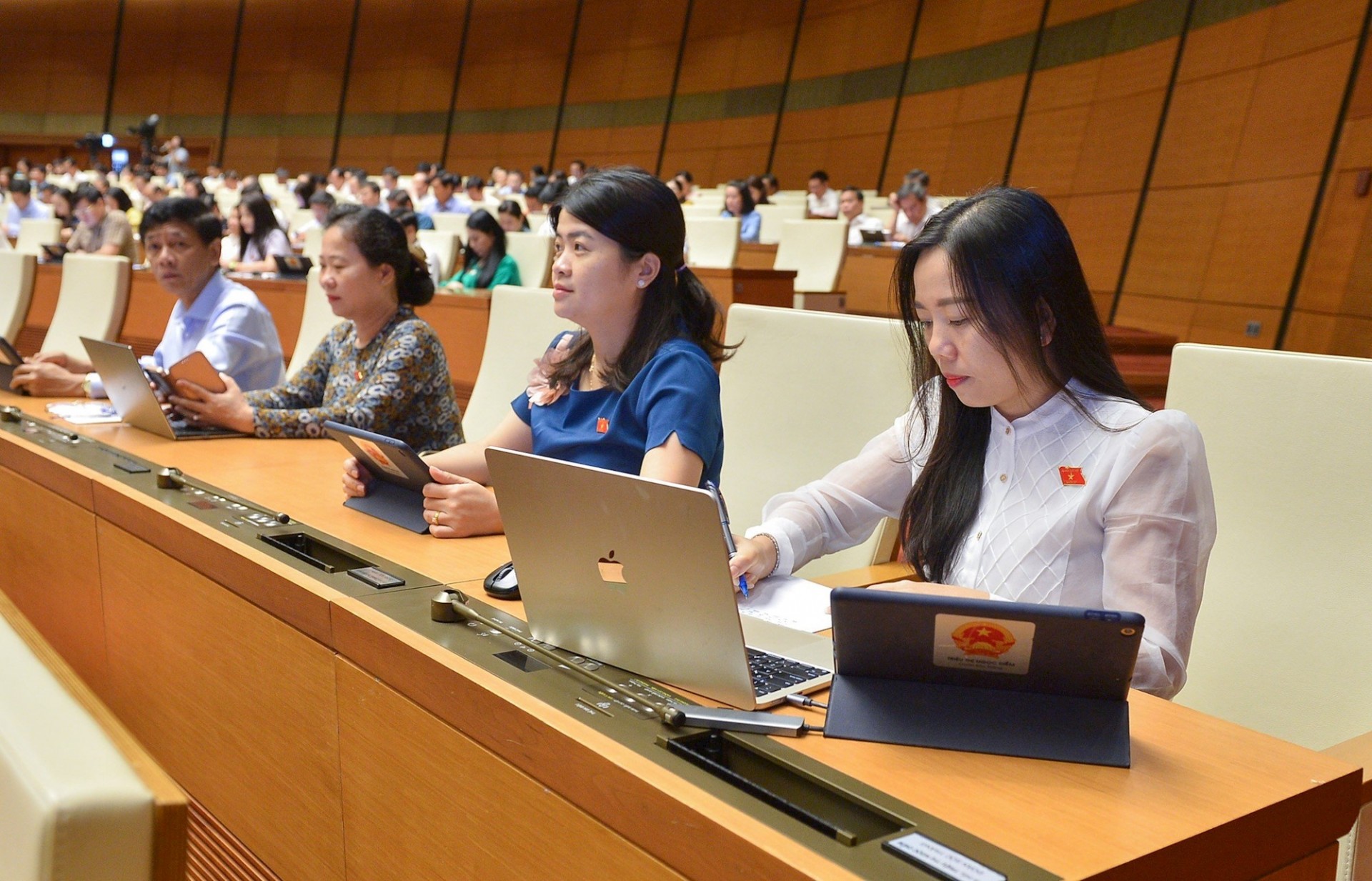 Các đại biểu Quốc hội tham dự phiên chất vấn.