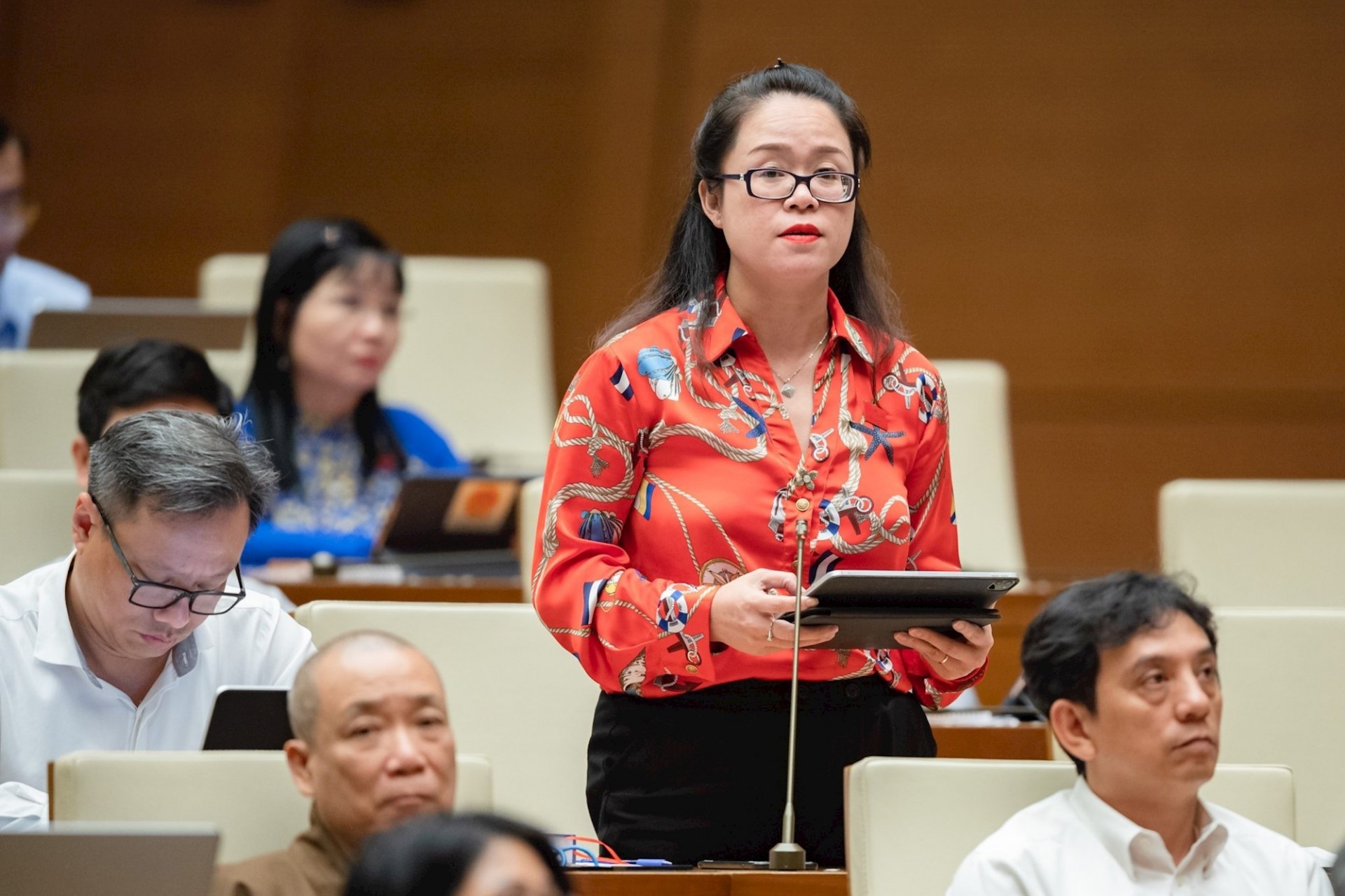 Đại biểu Dương Minh Ánh (Đoàn Hà Nội) chất vấn.