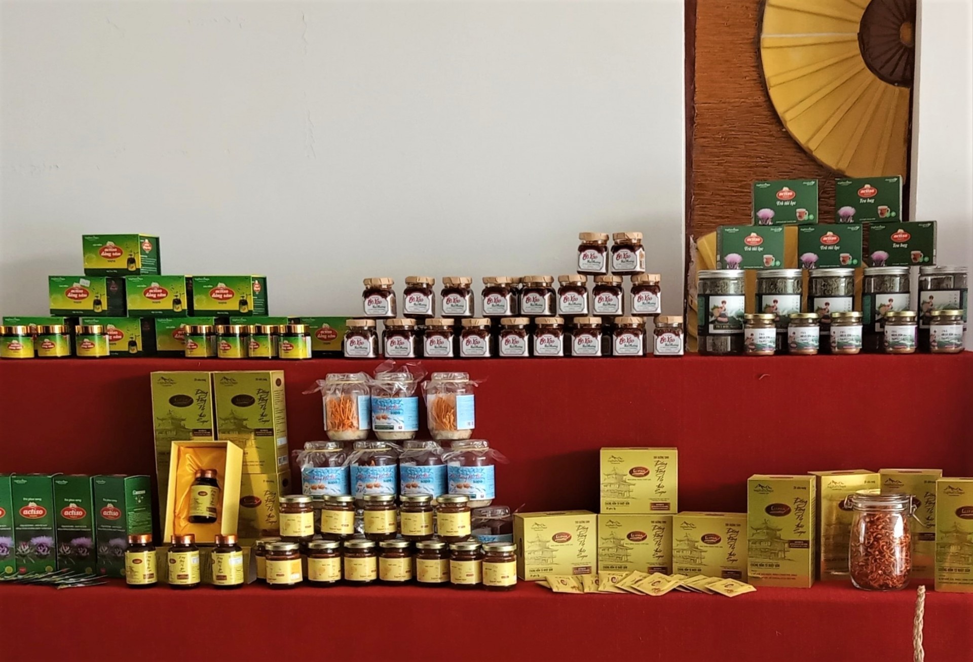 sản phẩm Đông trùng hạ thảo Sa Pa và Đông trùng hạ thảo Sa Pa tươi của Công ty TNHH MTV TraphacoSapa.