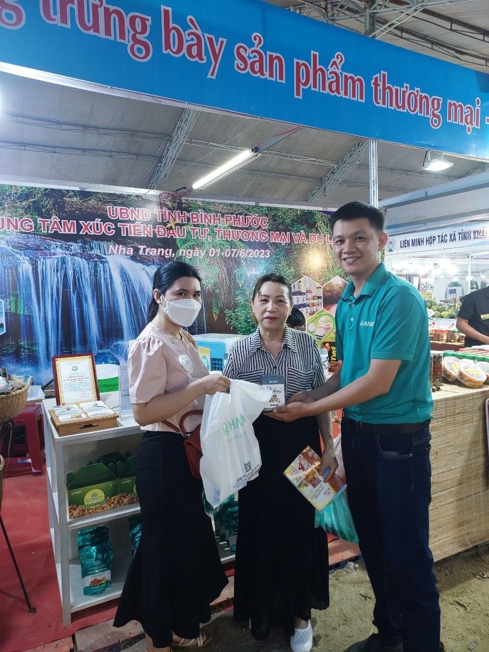 Sản phẩm OCOP 5 sao Bình Phước tại “Hội chợ Thương mại – Du lịch quốc tế Nha Trang 2023” Sản phẩm OCOP 5 sao Bình Phước tại “Hội chợ Thương mại – Du lịch quốc tế Nha Trang 2023”