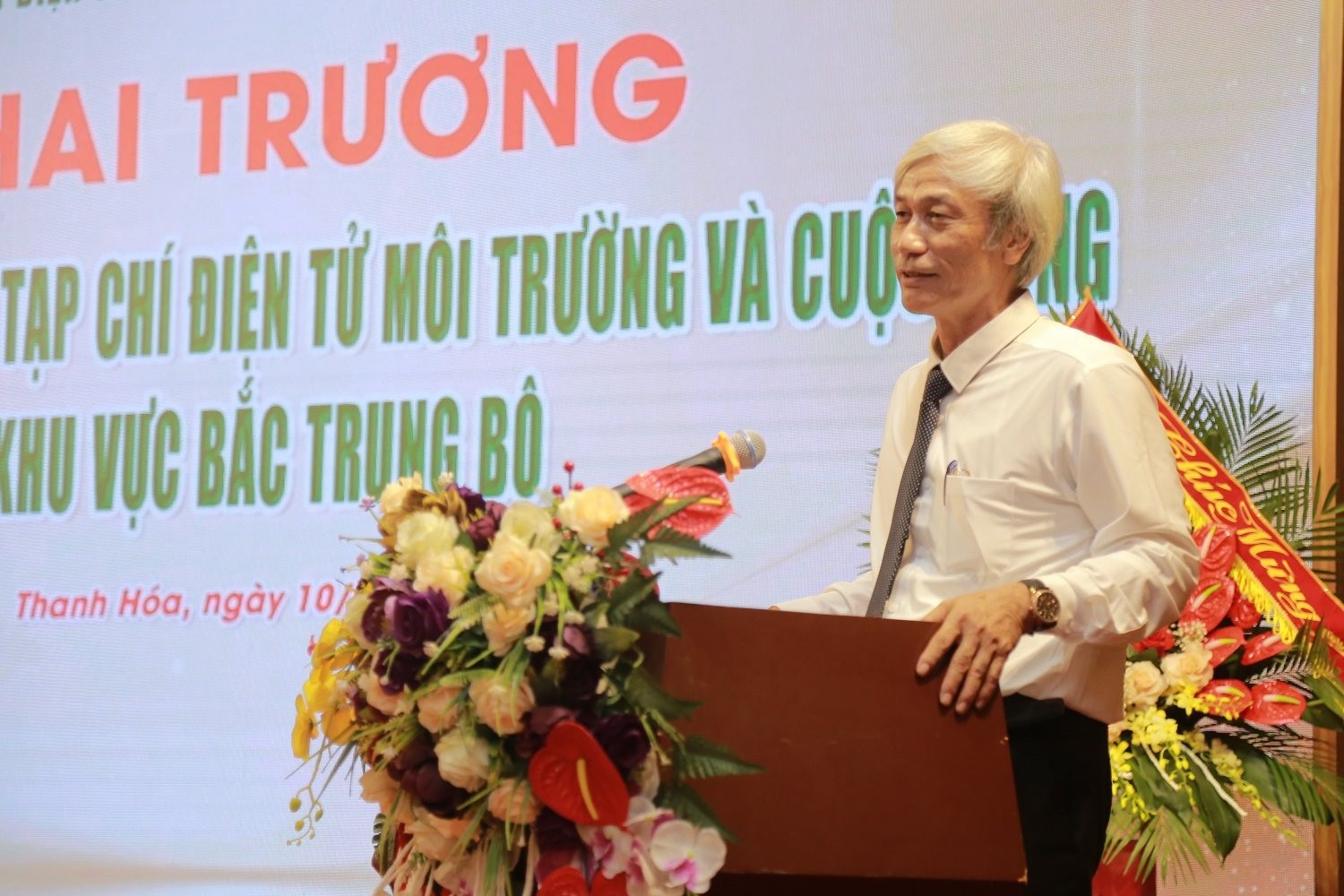 Nhà báo Lê Hoài Châu, Trưởng văn phòng đại diện Tạp chí điện tử Môi trường và Cuộc sống tại Thanh Hóa và các tỉnh Bắc Trung Bộ chia sẻ tại buổi khai trương