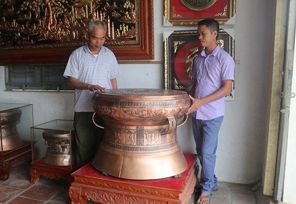 Sản phẩm trống đồng Toàn Linh của huyện Thiệu Hóa được công nhận là sản phẩm OCOP 4 sao năm 2021. Sản phẩm trống đồng Toàn Linh của huyện Thiệu Hóa được công nhận là sản phẩm OCOP 4 sao năm 2021.