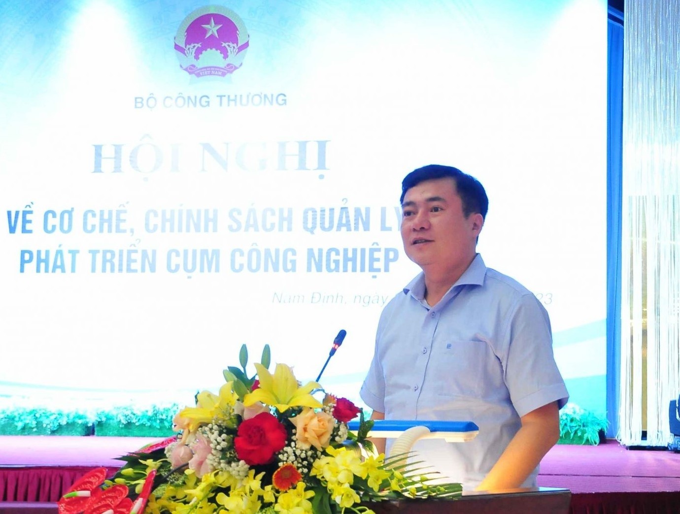 Ông Nguyễn Sinh Nhật Tân, Thứ trưởng Bộ Công Thương phát biểu tại Hội nghị về cơ chế chính sách quản lý phát triển CCN, khu vực phía Bắc vừa được tổ chức tại tỉnh Nam Định. Ông Nguyễn Sinh Nhật Tân, Thứ trưởng Bộ Công Thương phát biểu tại Hội nghị về cơ chế chính sách quản lý phát triển CCN, khu vực phía Bắc vừa được tổ chức tại tỉnh Nam Định.