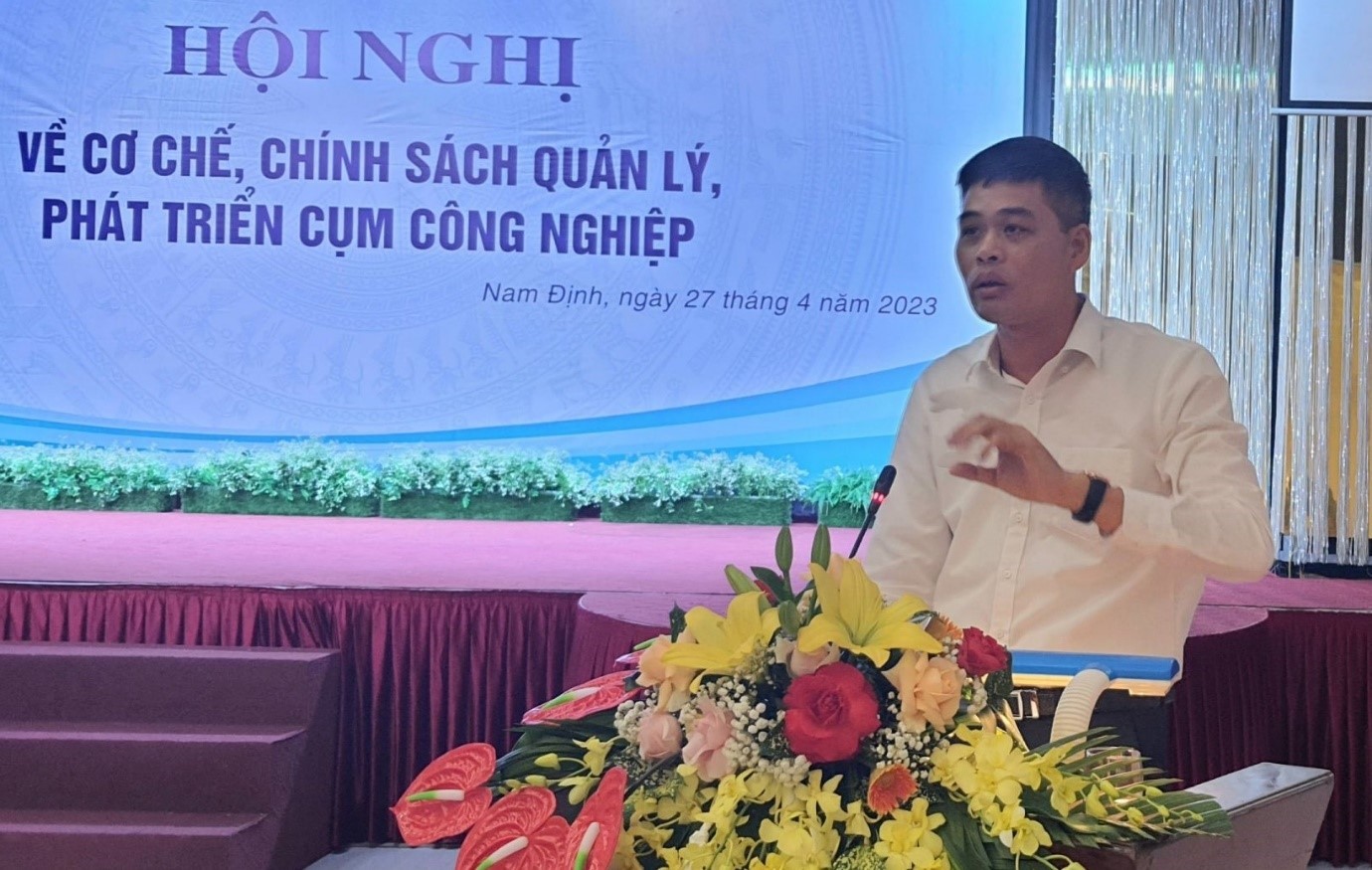 Ông Nguyễn Văn Thịnh, Phó Cục trưởng Cục Công Thương địa phương phát biểu tại Hội nghị về cơ chế chính sách quản lý phát triển CCN. Ông Nguyễn Văn Thịnh, Phó Cục trưởng Cục Công Thương địa phương phát biểu tại Hội nghị về cơ chế chính sách quản lý phát triển CCN.