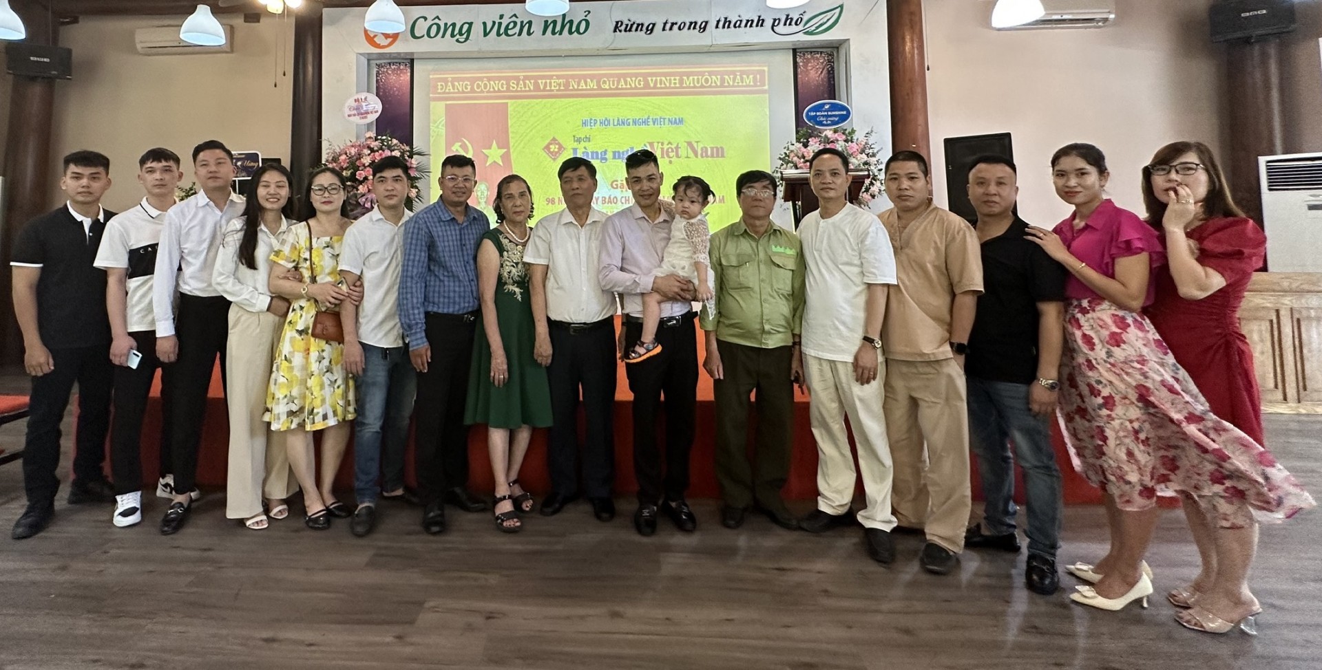 Tạp chí Làng nghề Việt Nam tổ chức kỷ niệm 98 năm ngày báo chí cách mạng Việt Nam Tạp chí Làng nghề Việt Nam tổ chức kỷ niệm 98 năm ngày báo chí cách mạng Việt Nam