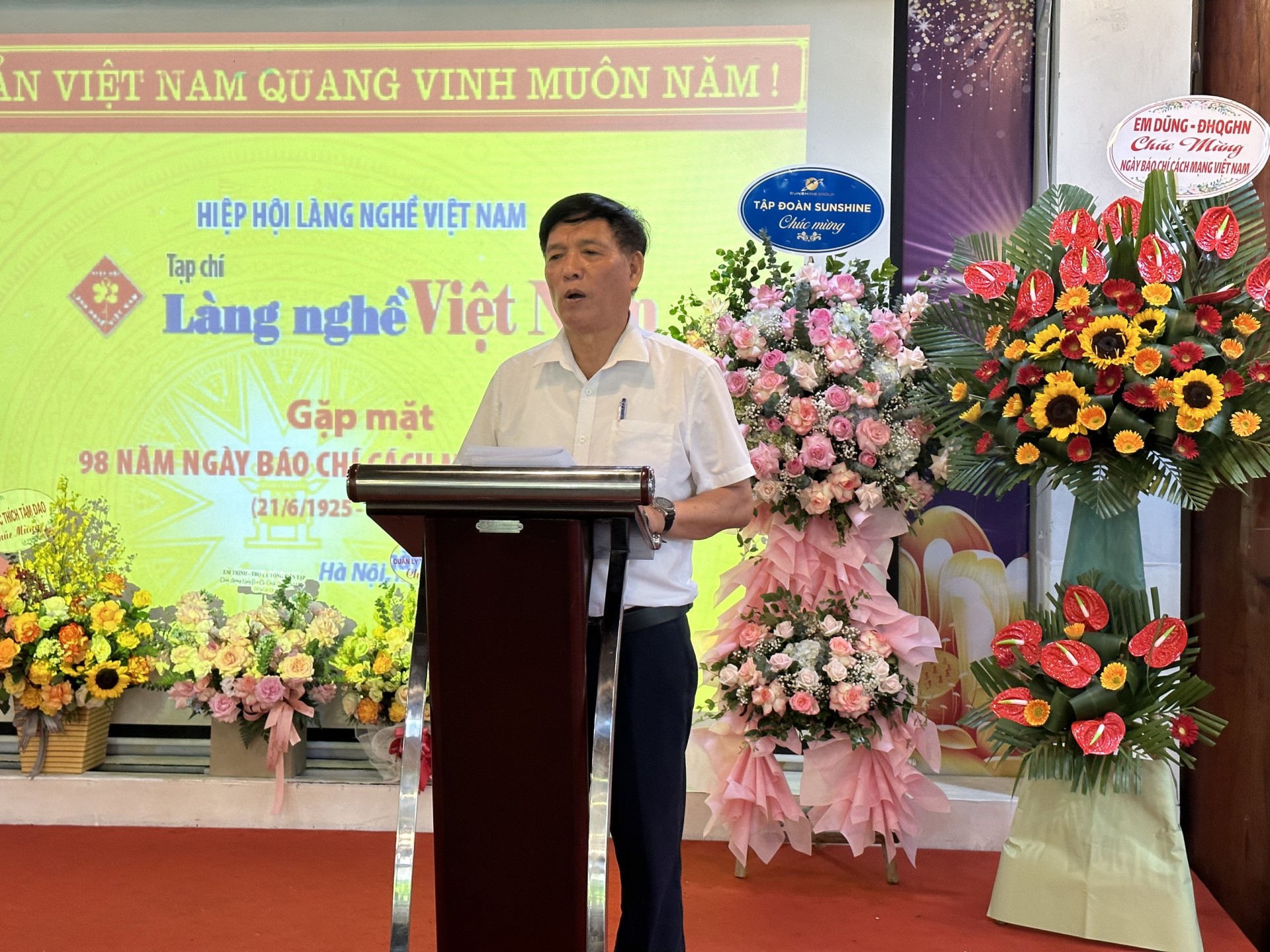 Tạp chí Làng nghề Việt Nam tổ chức kỷ niệm 98 năm ngày báo chí cách mạng Việt Nam Tạp chí Làng nghề Việt Nam tổ chức kỷ niệm 98 năm ngày báo chí cách mạng Việt Nam