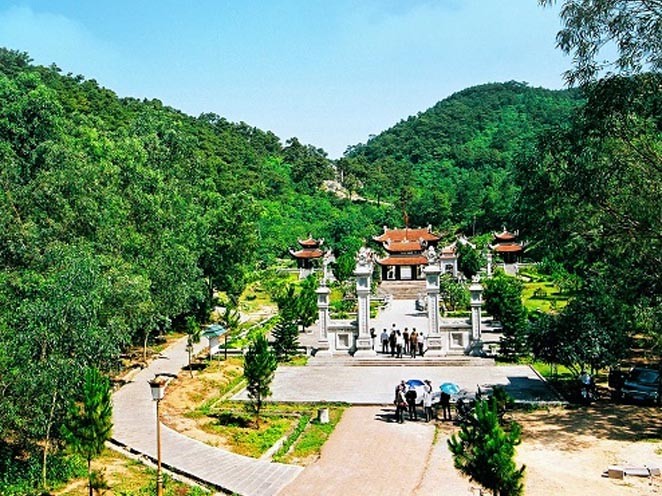 ền thờ Nguyễn Trãi ở Khu di tích Côn Sơn ền thờ Nguyễn Trãi ở Khu di tích Côn Sơn